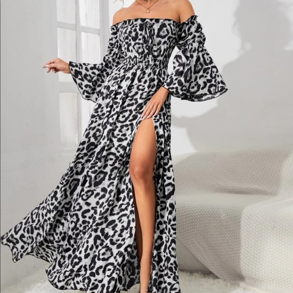 Dresses & Skirts - Black leopard print bell sleeve maxi dress